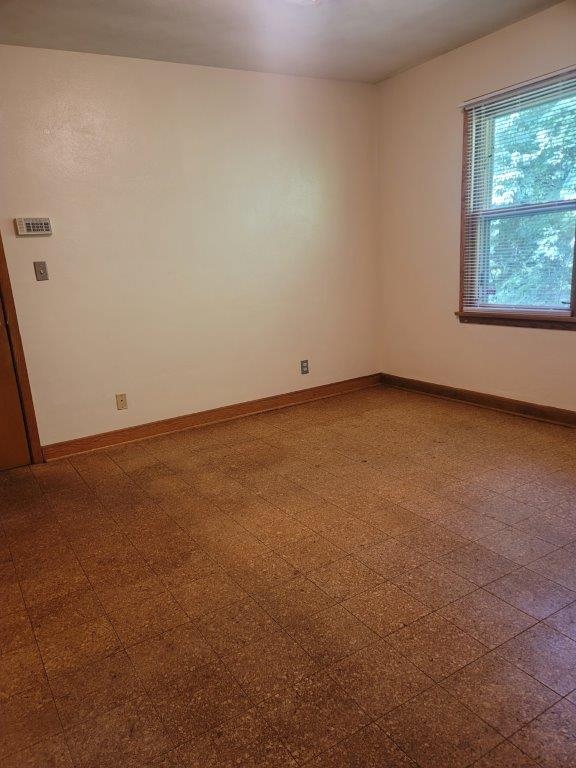 BR 4 (cork flooring)