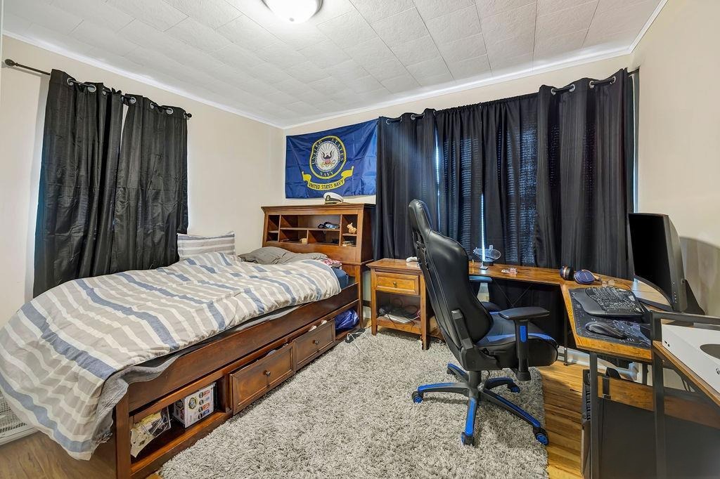 118 Bedroom