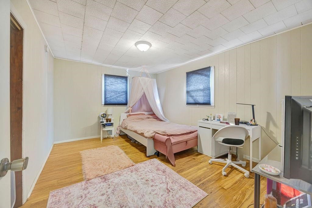 118 Bedroom 