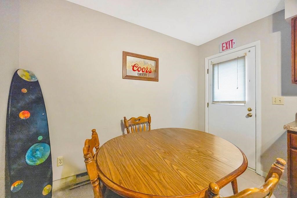 118.5 Dining room 