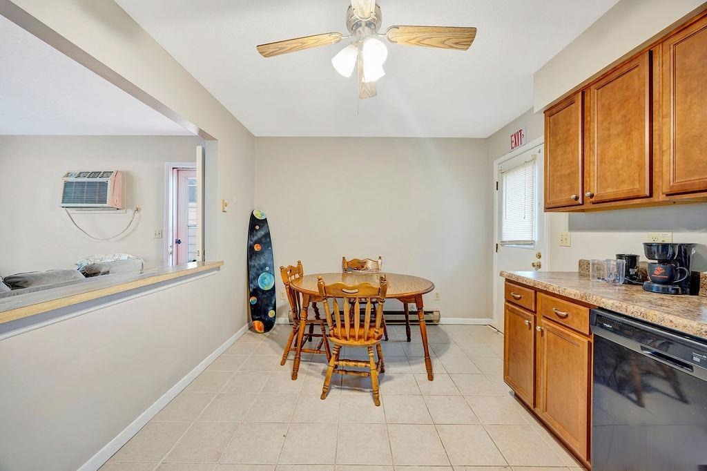 118.5 Dining room 