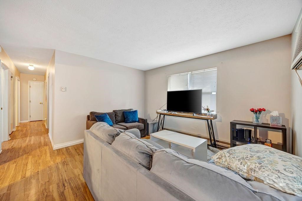 118.5 Living Room 