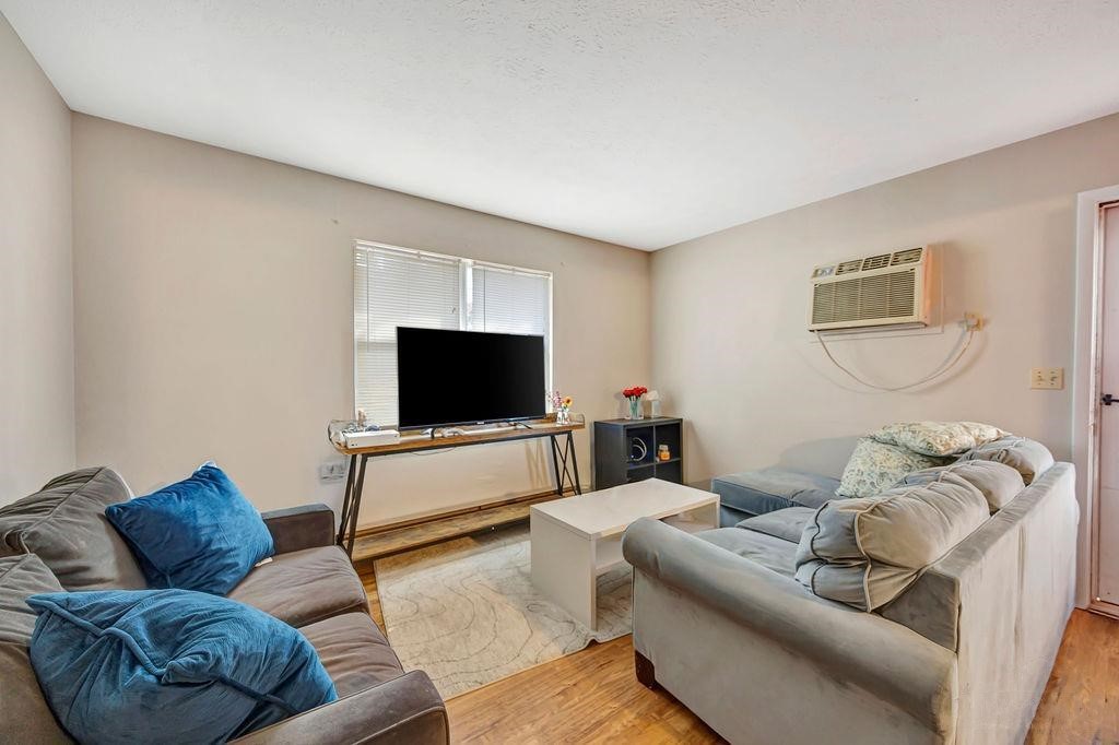 118.5 Living Room 